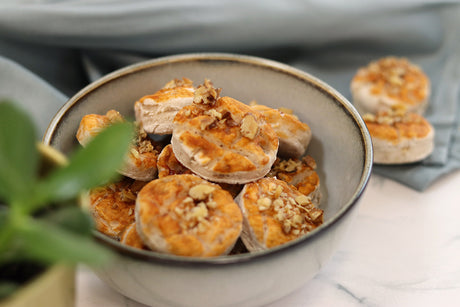Scone with black pepper and walnuts