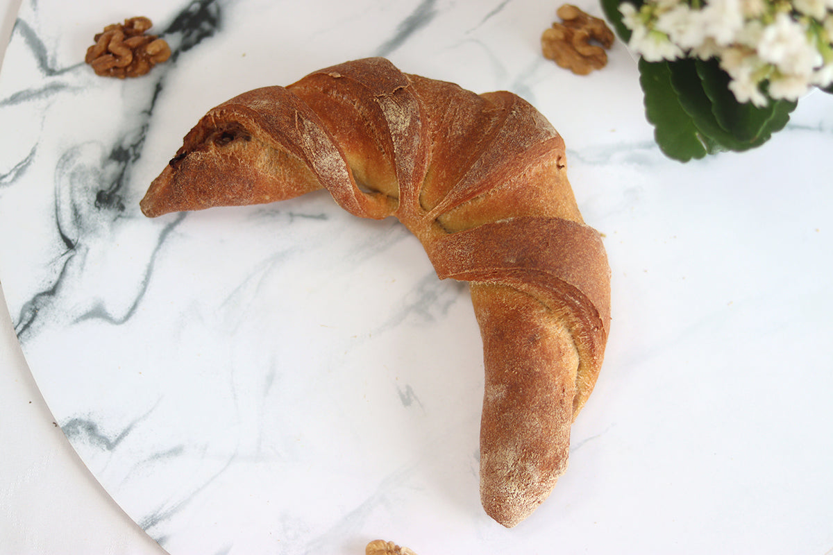 Apple-nut crescent