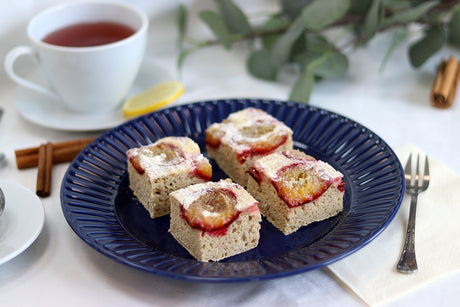 Reversed plum pie