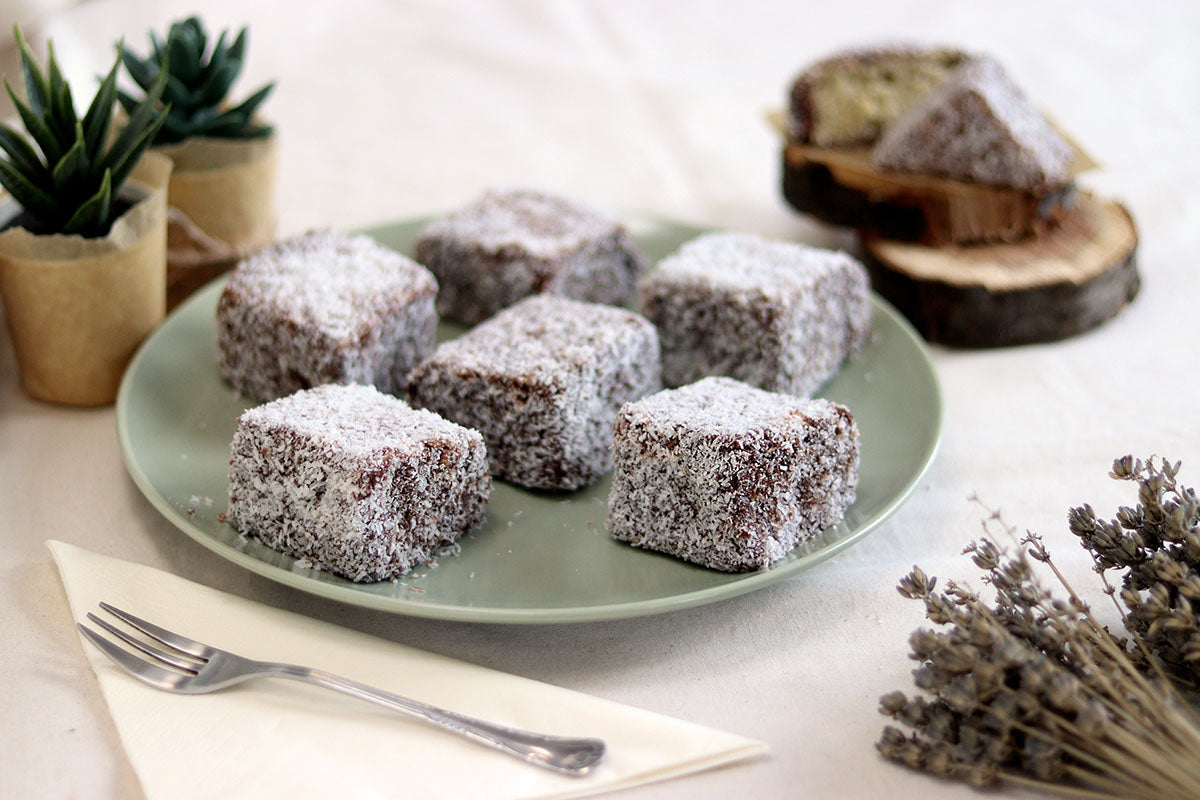 Coconut lamingtons